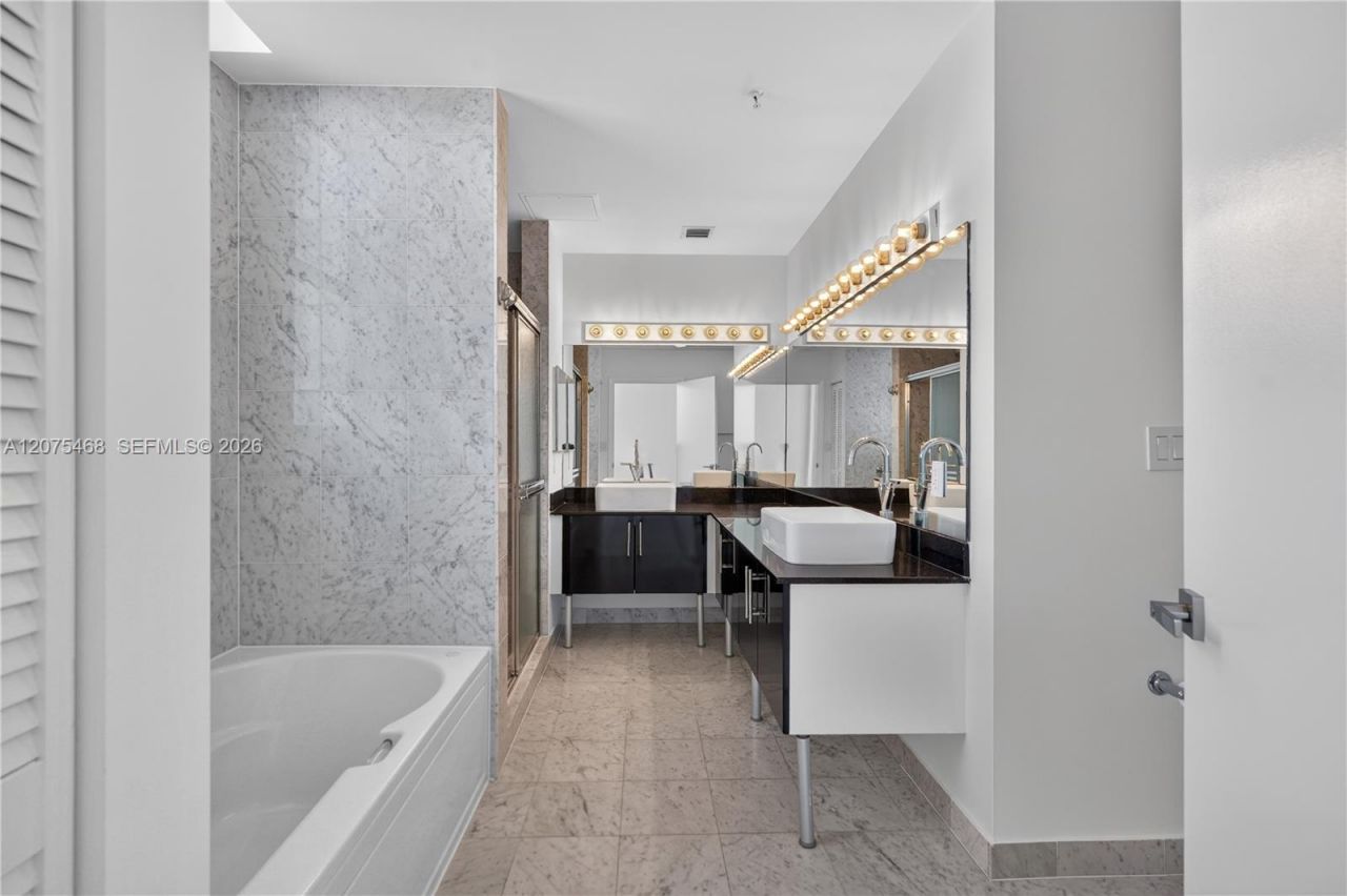 31 SE 5th St, Unit 4212, Miami, FL 33131 Photo