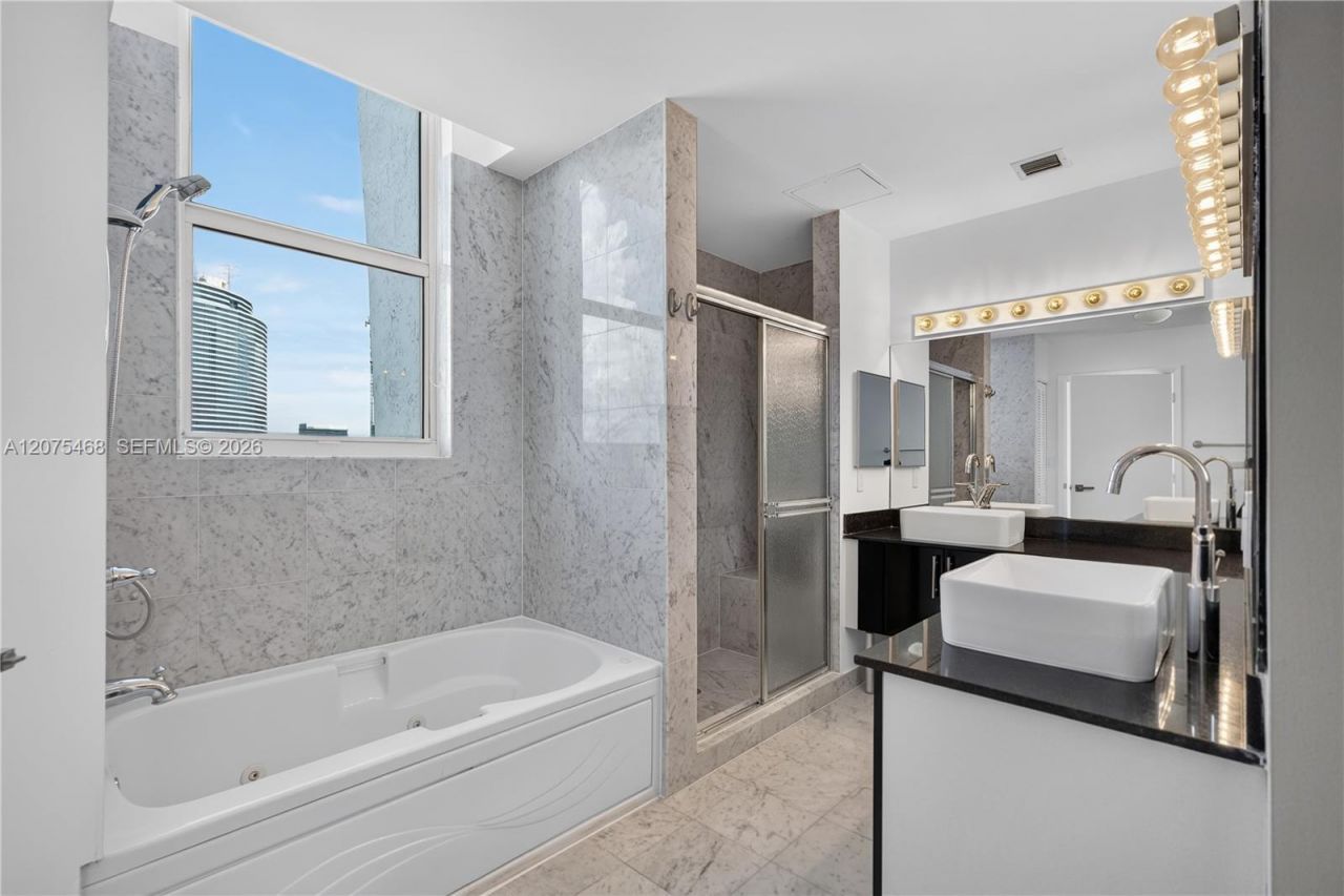 31 SE 5th St, Unit 4212, Miami, FL 33131 Photo