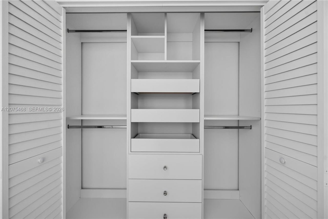 31 SE 5th St, Unit 4212, Miami, FL 33131 Photo