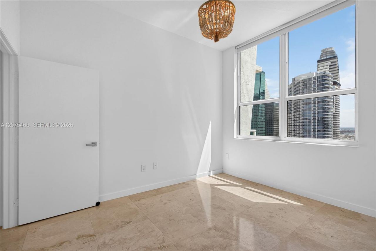 31 SE 5th St, Unit 4212, Miami, FL 33131 Photo