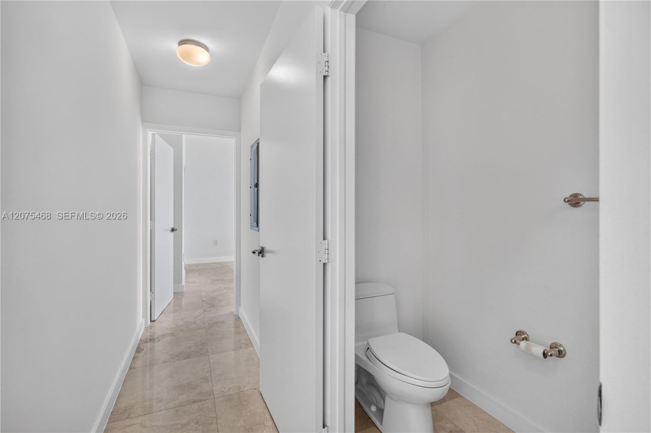 31 SE 5th St, Unit 4212, Miami, FL 33131 Photo