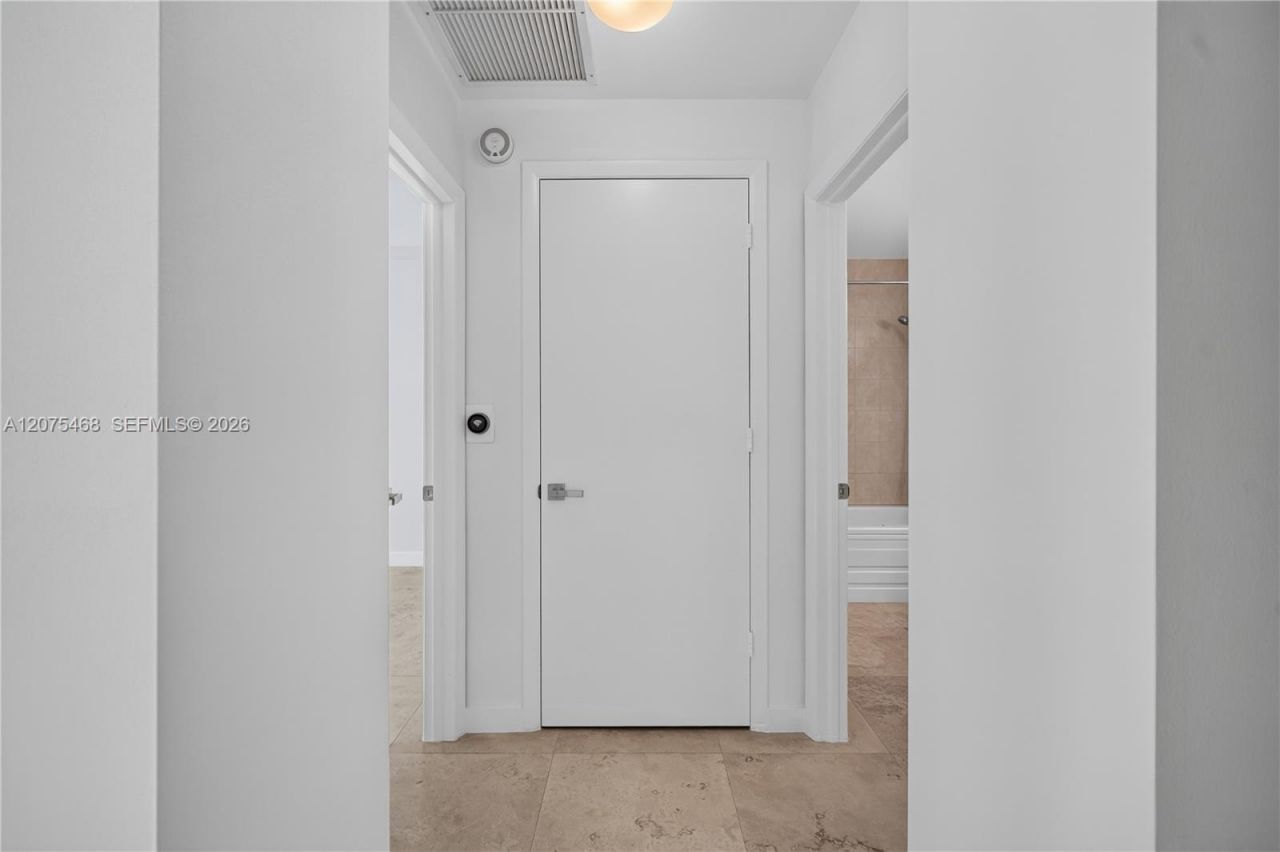 31 SE 5th St, Unit 4212, Miami, FL 33131 Photo