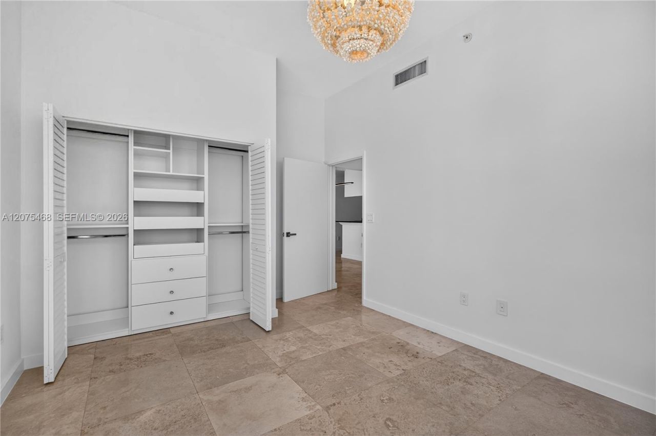 31 SE 5th St, Unit 4212, Miami, FL 33131 Photo