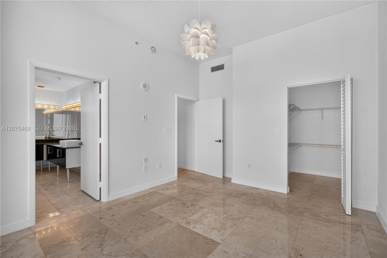 31 SE 5th St, Unit 4212, Miami, FL 33131 Photo
