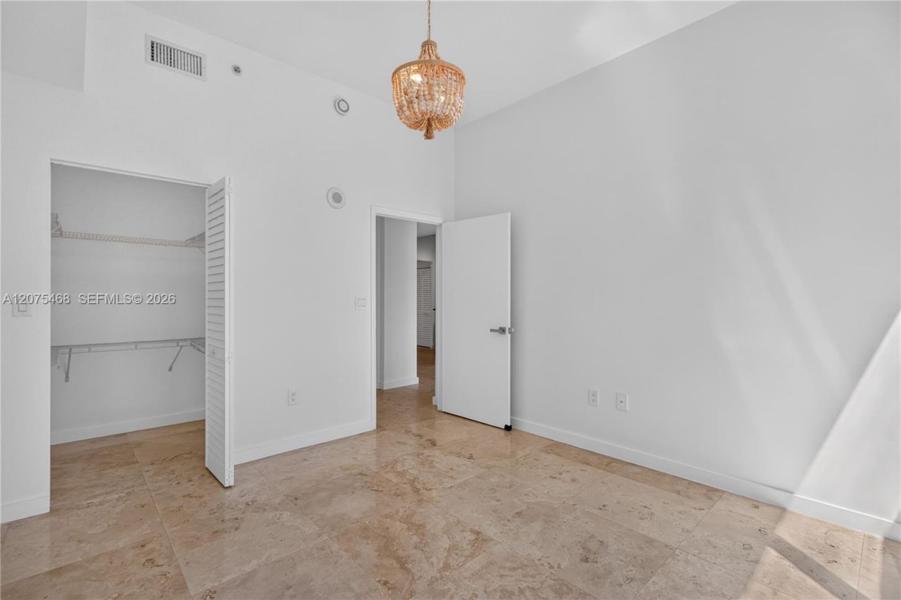31 SE 5th St, Unit 4212, Miami, FL 33131 Photo