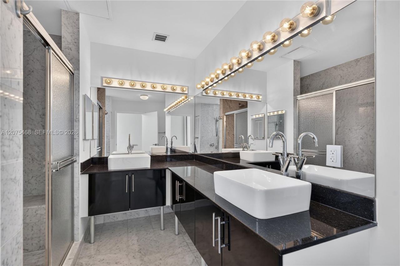 31 SE 5th St, Unit 4212, Miami, FL 33131 Photo