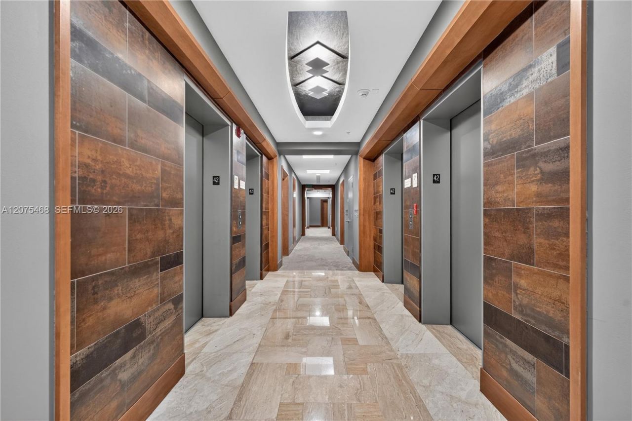 31 SE 5th St, Unit 4212, Miami, FL 33131 Photo