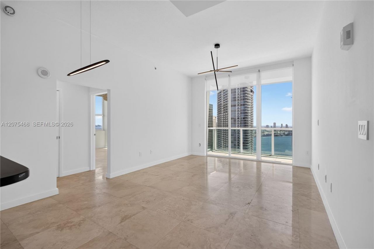 31 SE 5th St, Unit 4212, Miami, FL 33131 Photo