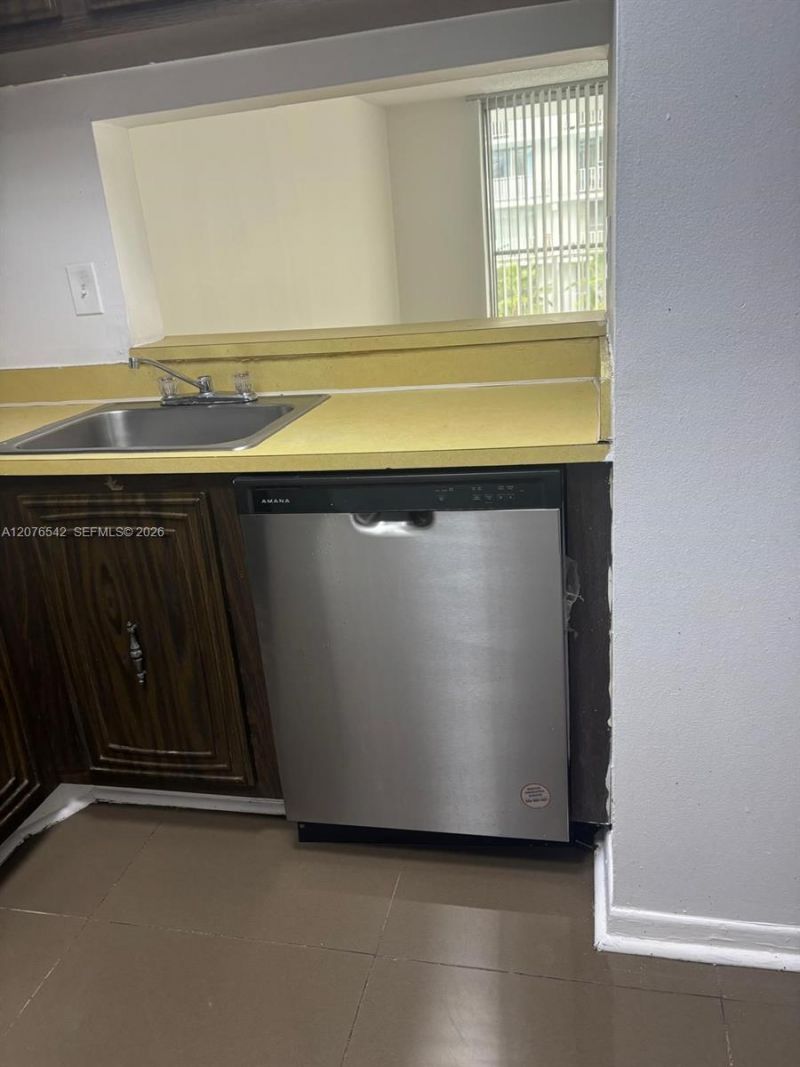 486 NW 165th St Rd , Unit B-308, Miami, FL 33169 Photo