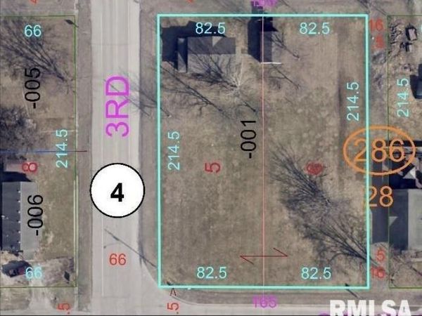 404 S 3RD Street, Girard, IL 62640