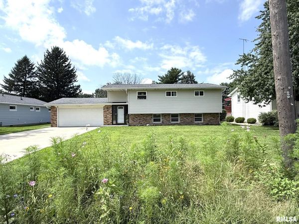 1944 N SEMINARY Street, Galesburg, IL 61401