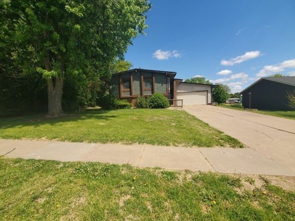 2340 Lafayette Terrace , Clinton, IA 52732
