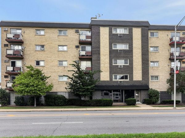 1247 S Harlem Avenue, Unit 401, Berwyn, IL 60402