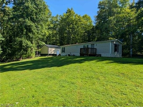 983 Wainwright Road SE, New Philadelphia, OH 44663