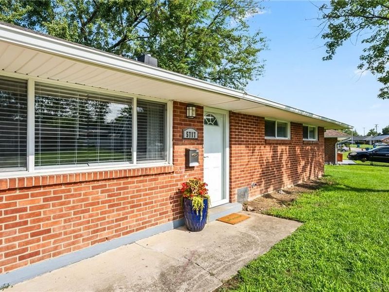 5717 Resik Drive, Huber Heights, OH 45424 Photo 5