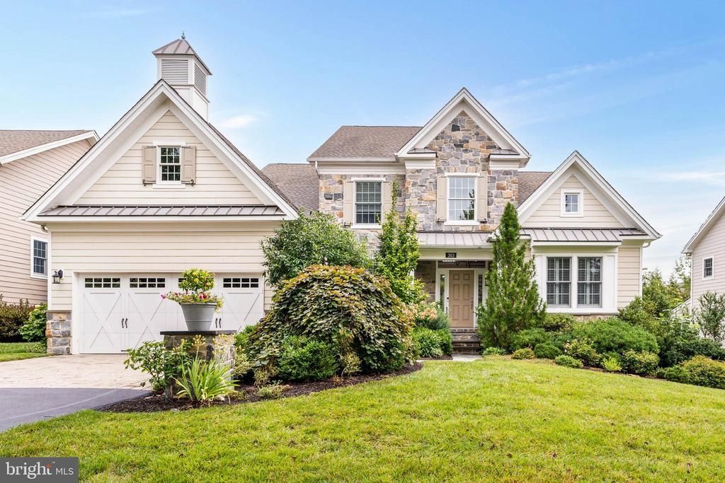 303 PARK HILL LANE , NEWTOWN SQUARE, PA 19073