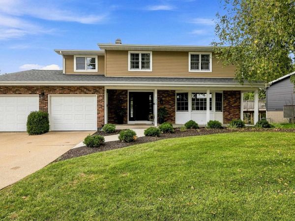 1320 Tomahawk Drive, Dubuque, IA 52003