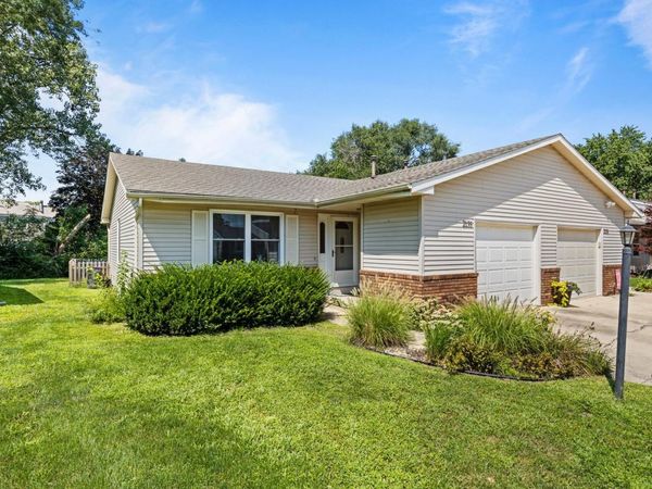 2135 Ivy Court , Champaign, IL 61821