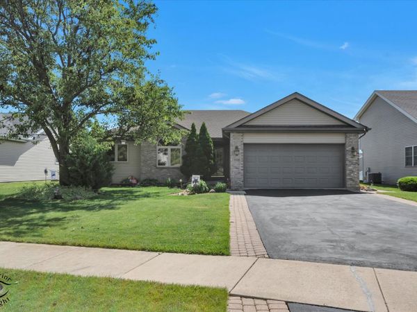 1541 Mallards Cove , Beecher, IL 60401