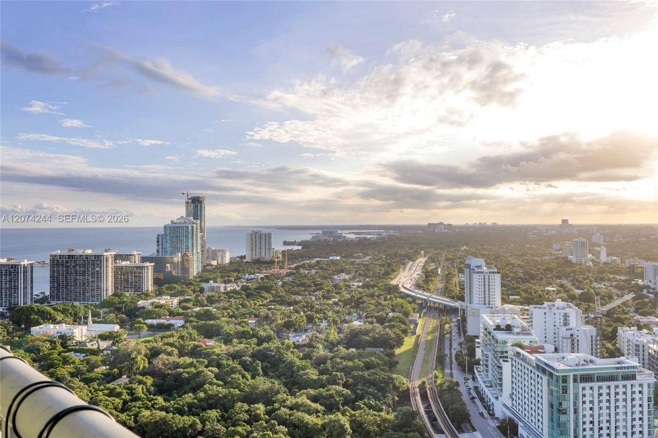 60 SW 13th St , Unit 3211, Miami, FL 33130 Photo