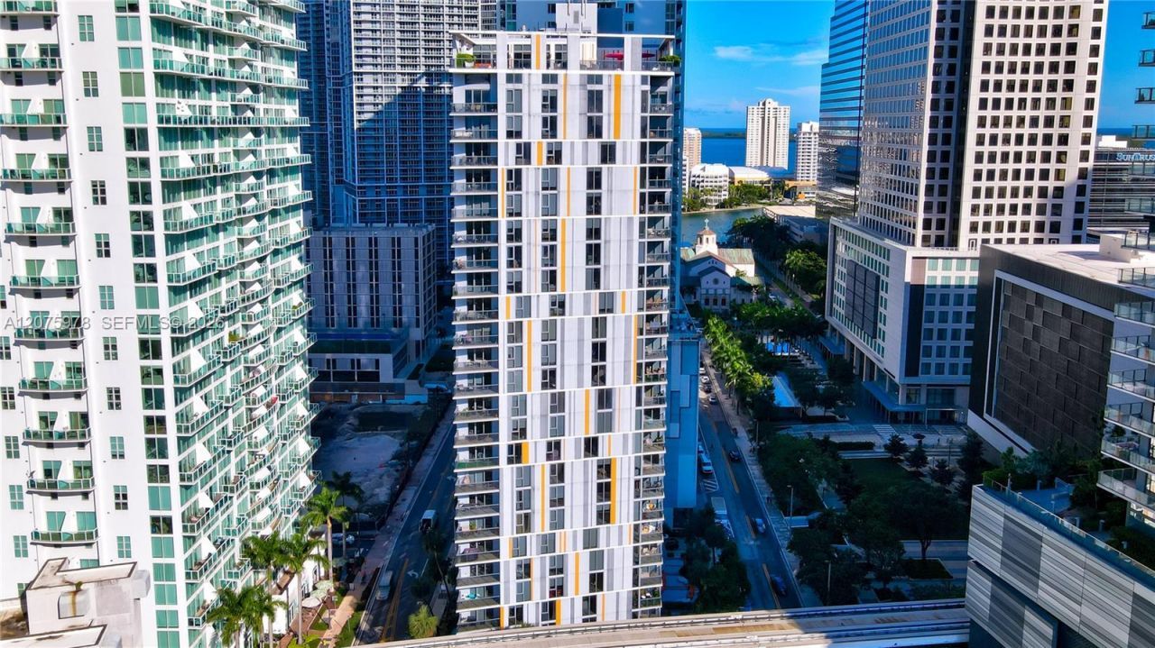 31 SE 6th St, Unit 1703, Miami, FL 33131 Photo