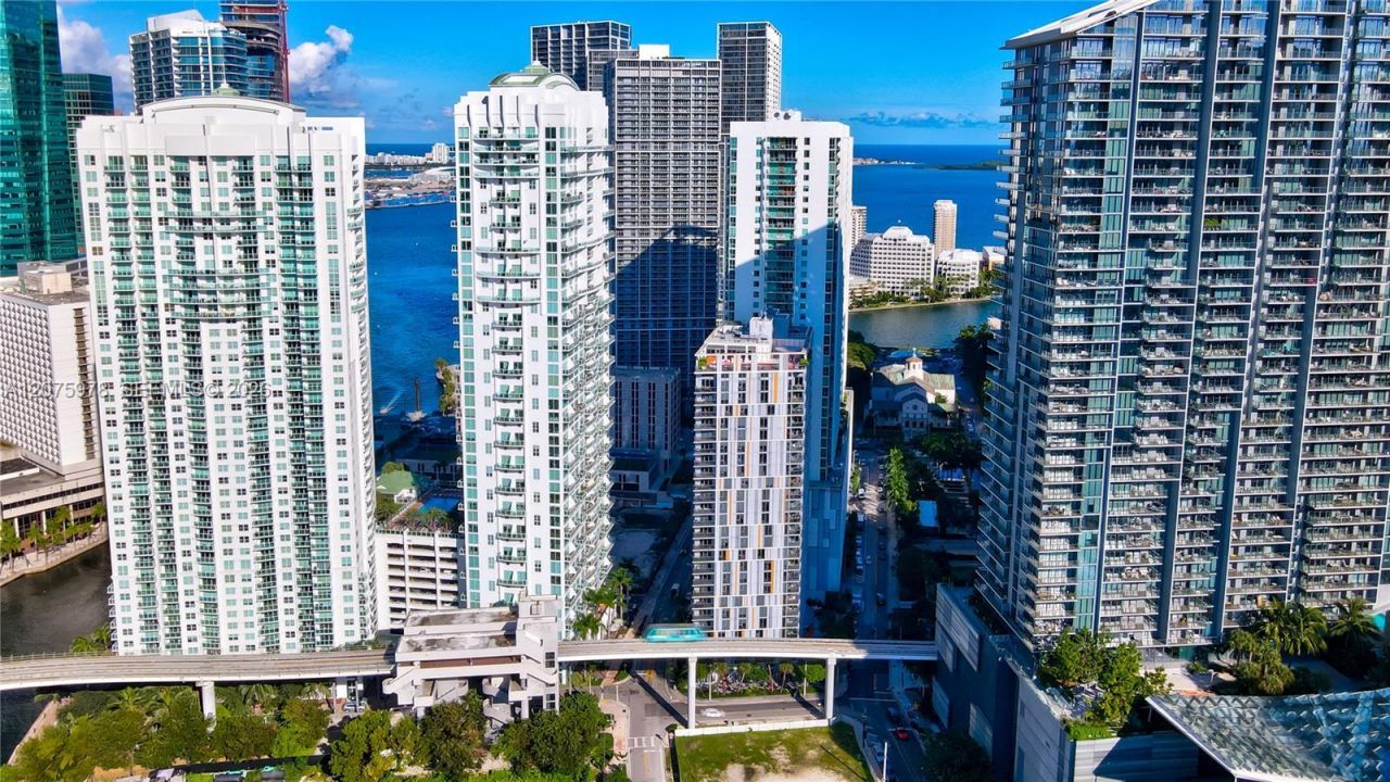 31 SE 6th St, Unit 1703, Miami, FL 33131 Photo