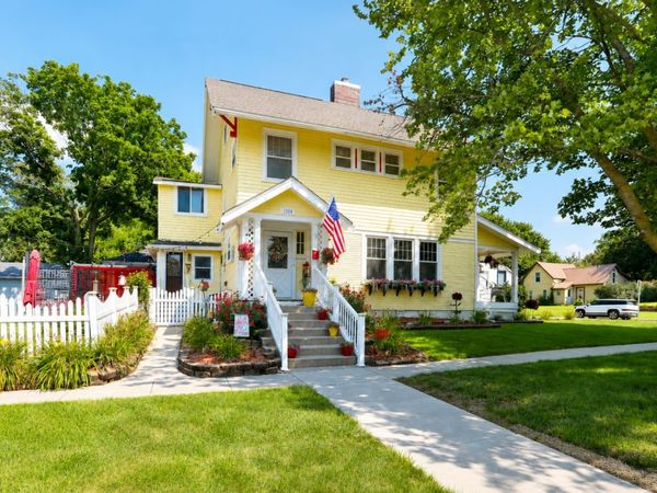 1324 Dewey Avenue, Perry, IA 50220