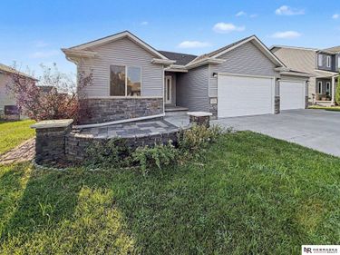 1224 N 100th Street, Lincoln, NE 68527