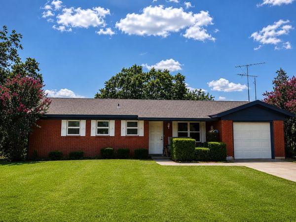 156 George Scott Street, Cross Plains, TX 76443