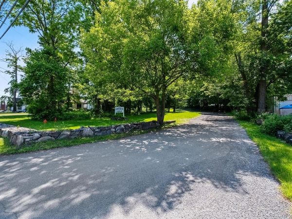 1860 E Main Street, Unit 1, Mohegan Lake, NY 10547