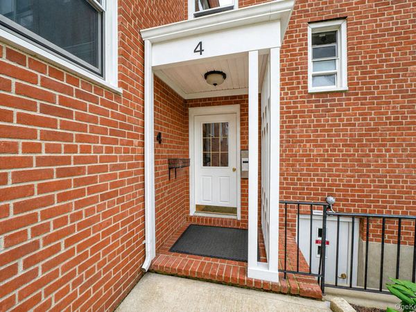 4 Edwards St , Unit 1E, Roslyn Heights, NY 11577