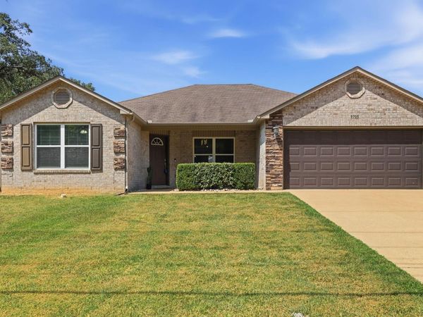 9705 Zuber Road, Alexander, AR 72002