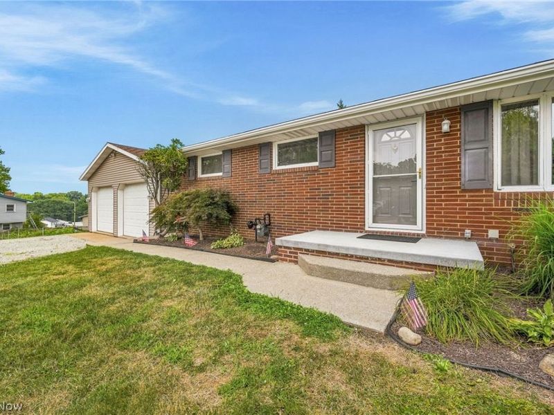 3140 Rusty Avenue SW, Canton, OH 44706 Photo 2