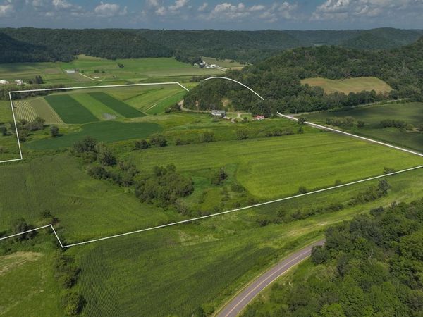 E5306 County Rd P, Coon Valley, WI 54623