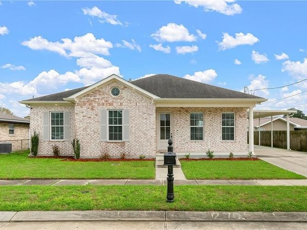 2705 PECAN Drive , Chalmette, LA 70043