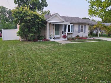 829 E Exchange Street , Owosso, Mi 48867