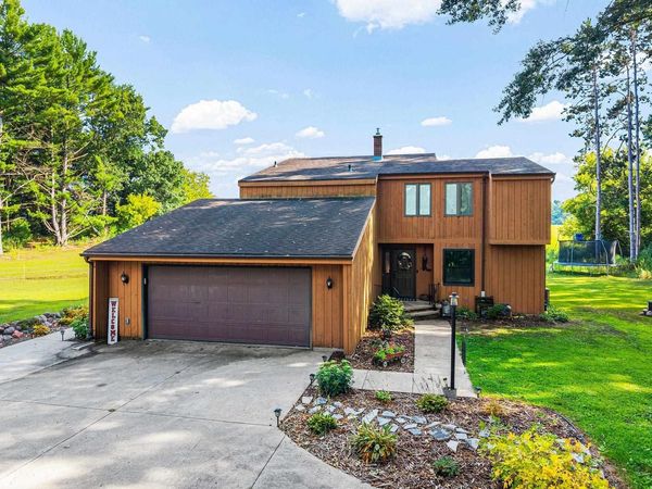 E8643 PINE VALLEY LANE, Fremont, WI 54940
