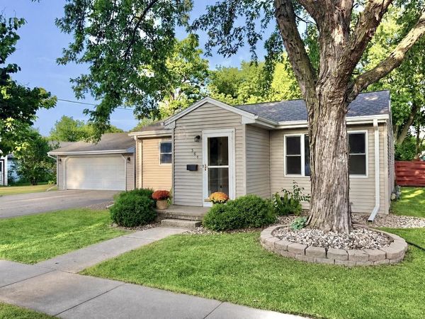 564 OAK STREET, Neenah, WI 54956