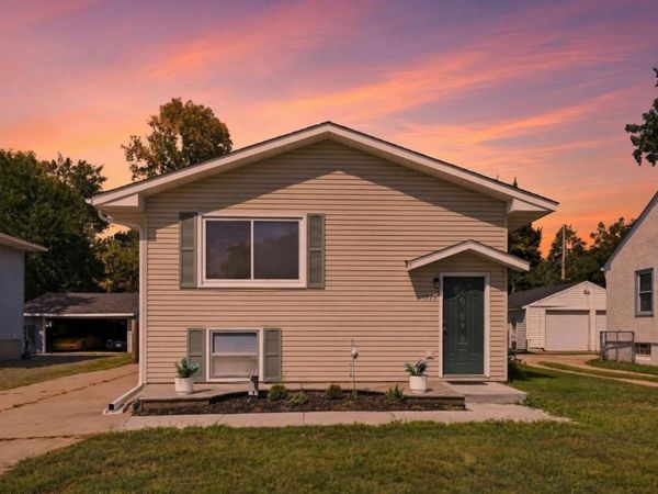 1893 Highway 96 E, White Bear Lake, MN 55110