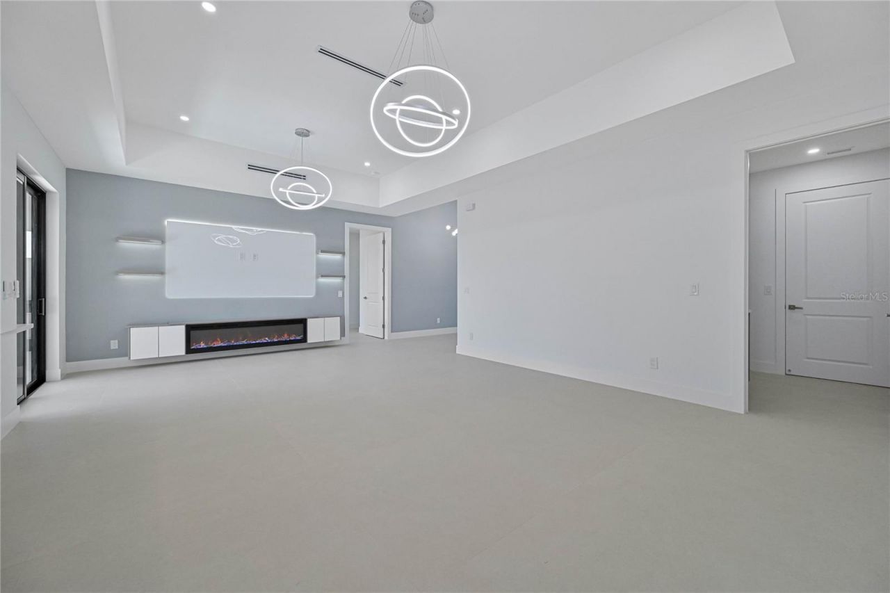 425 SW 31st Avenue, Cape Coral, FL 33991 Photo