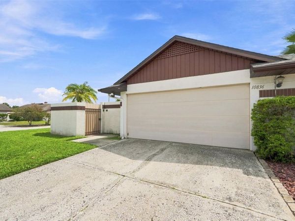 10836 VENICE CIRCLE, TAMPA, FL 33635