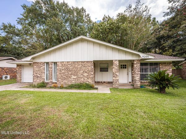 9205 Warbler Avenue, Ocean Springs, MS 39564