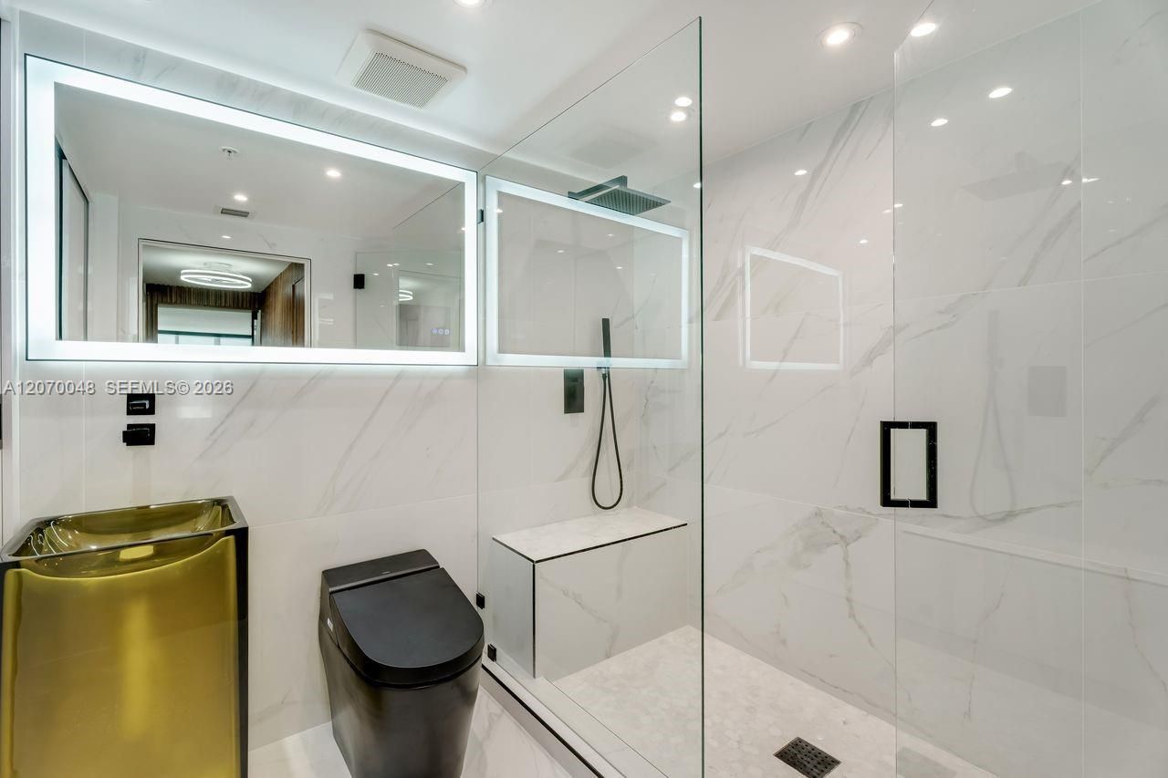 335 S Biscayne Blvd , Unit 2609, Miami, FL 33131 Photo