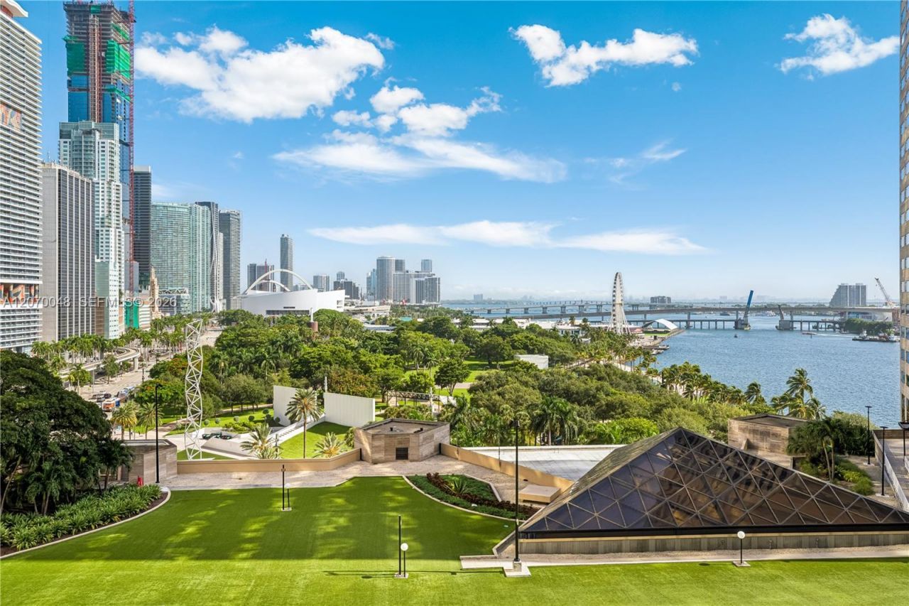 335 S Biscayne Blvd , Unit 2609, Miami, FL 33131 Photo