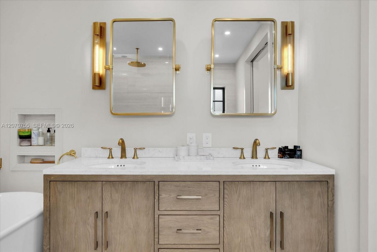 287 Palm Ave, Miami Beach, FL 33139 Photo