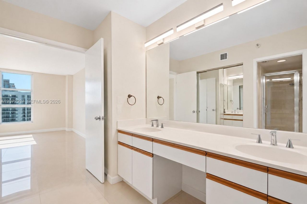 19101 NE 36th Ct , Unit 1602, Aventura, FL 33180 Photo