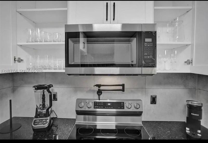 302 NW 9th St, Hallandale Beach, FL 33009 Photo