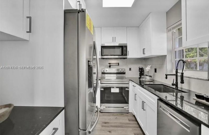 302 NW 9th St, Hallandale Beach, FL 33009 Photo