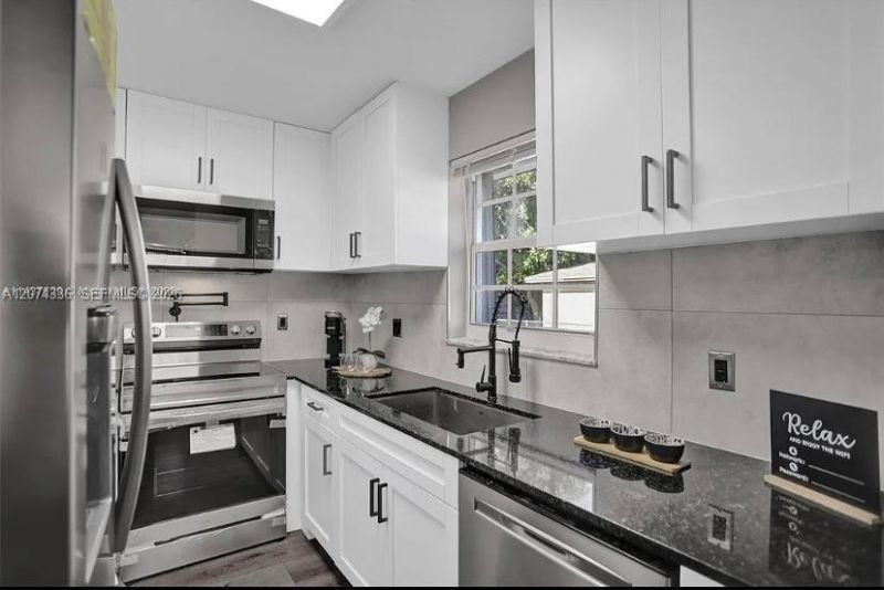 302 NW 9th St, Hallandale Beach, FL 33009 Photo