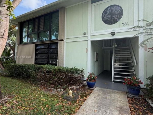 761 NE 199th St , Unit 202, Miami, FL 33179